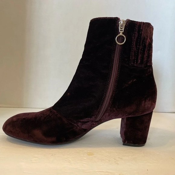 Earth Burgandy Velvet Style Ankle Boots Size 9 1/2 - Picture 1 of 11
